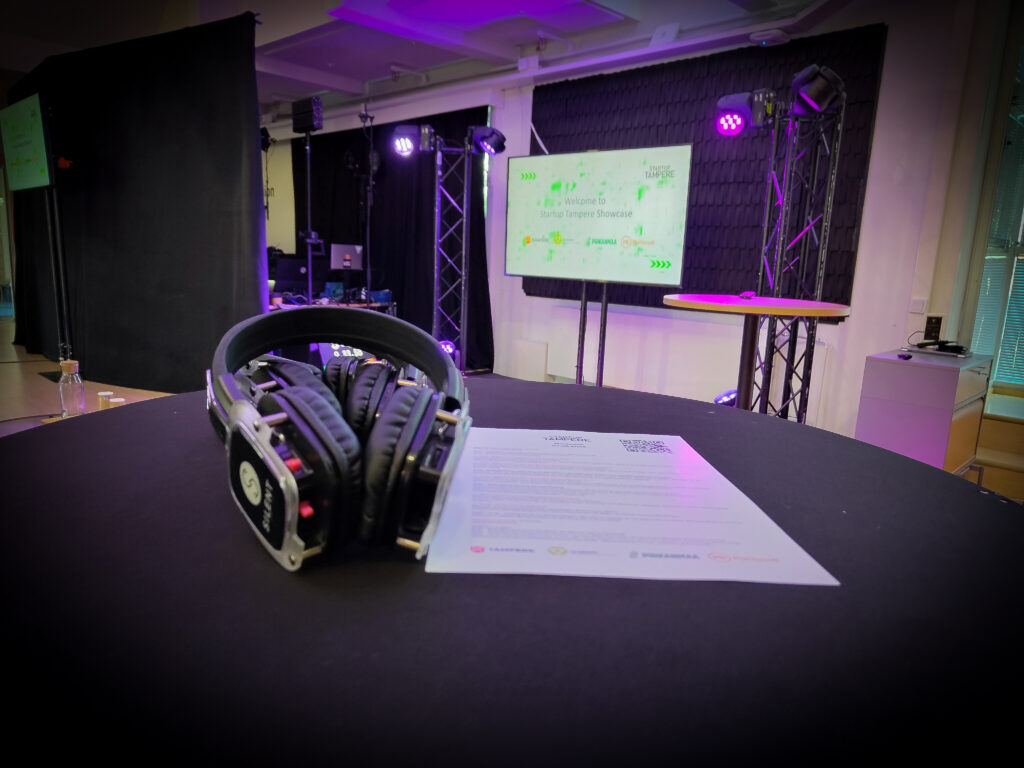 Tapahtuma toteutettiin täysin Silent Entertainmentin kuulokkeisiin