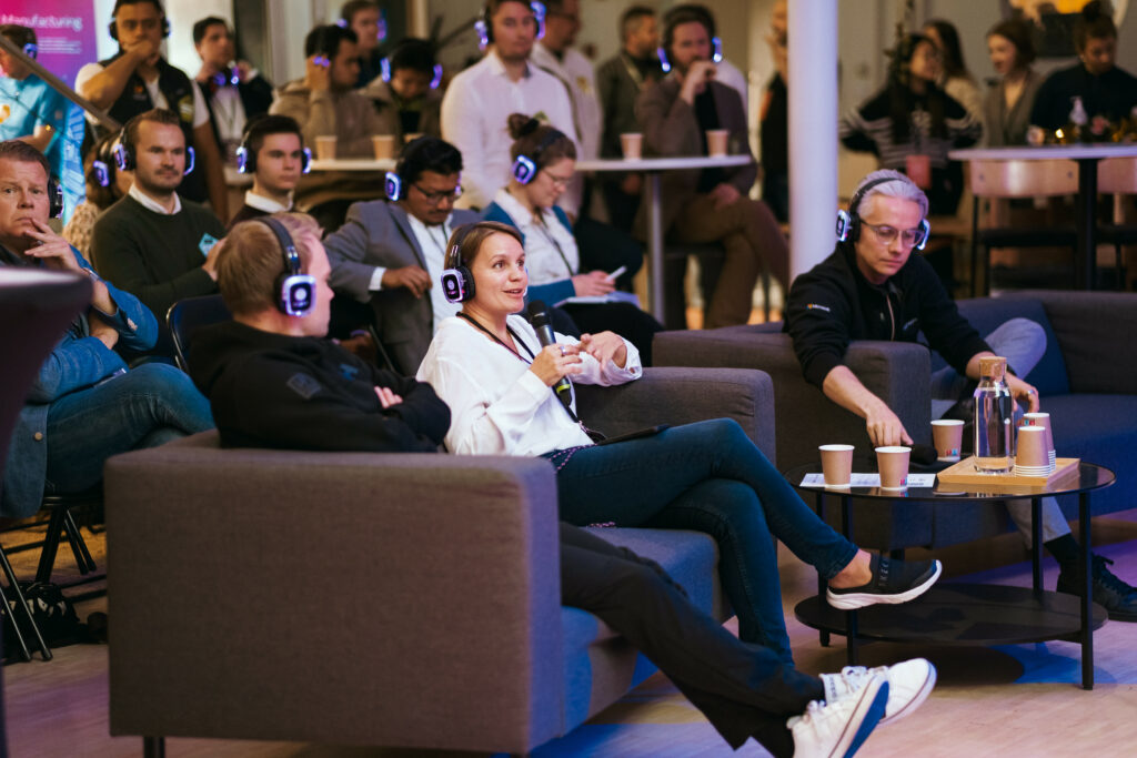 Tapahtuma toteutettiin kuulokkeisiin