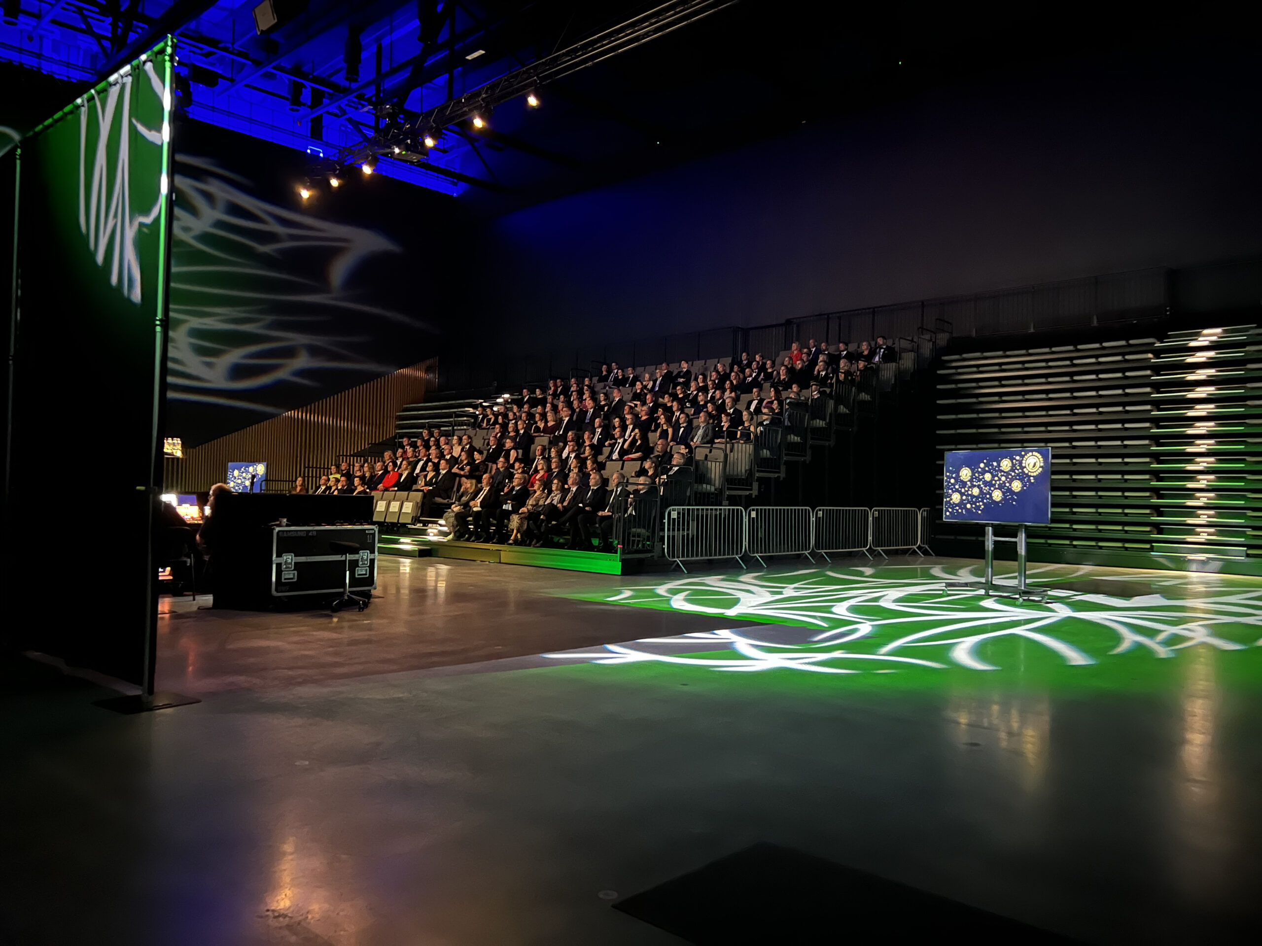 Yleisöä Kotkan Energian 30-vuotisjuhlien seminaarissa