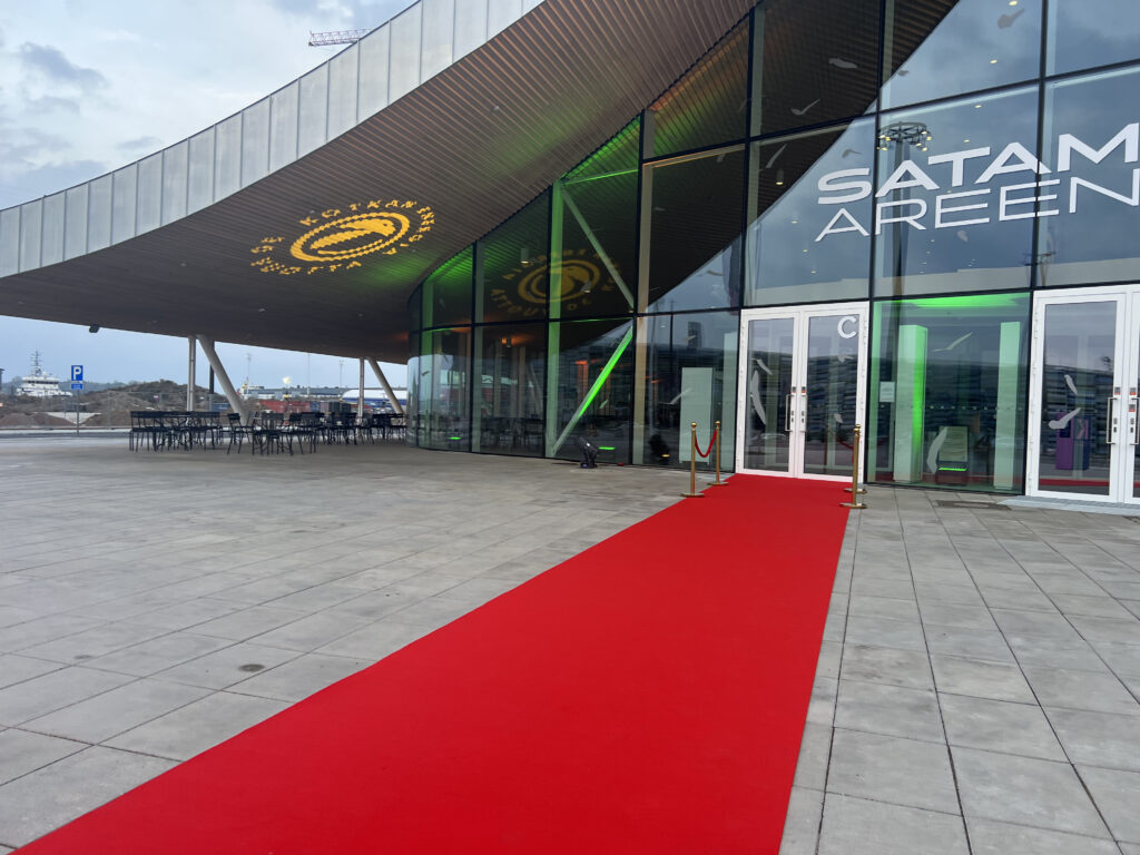 Satama Areena ja punainen matto Kotkan Energian 30-vuotisjuhlissa