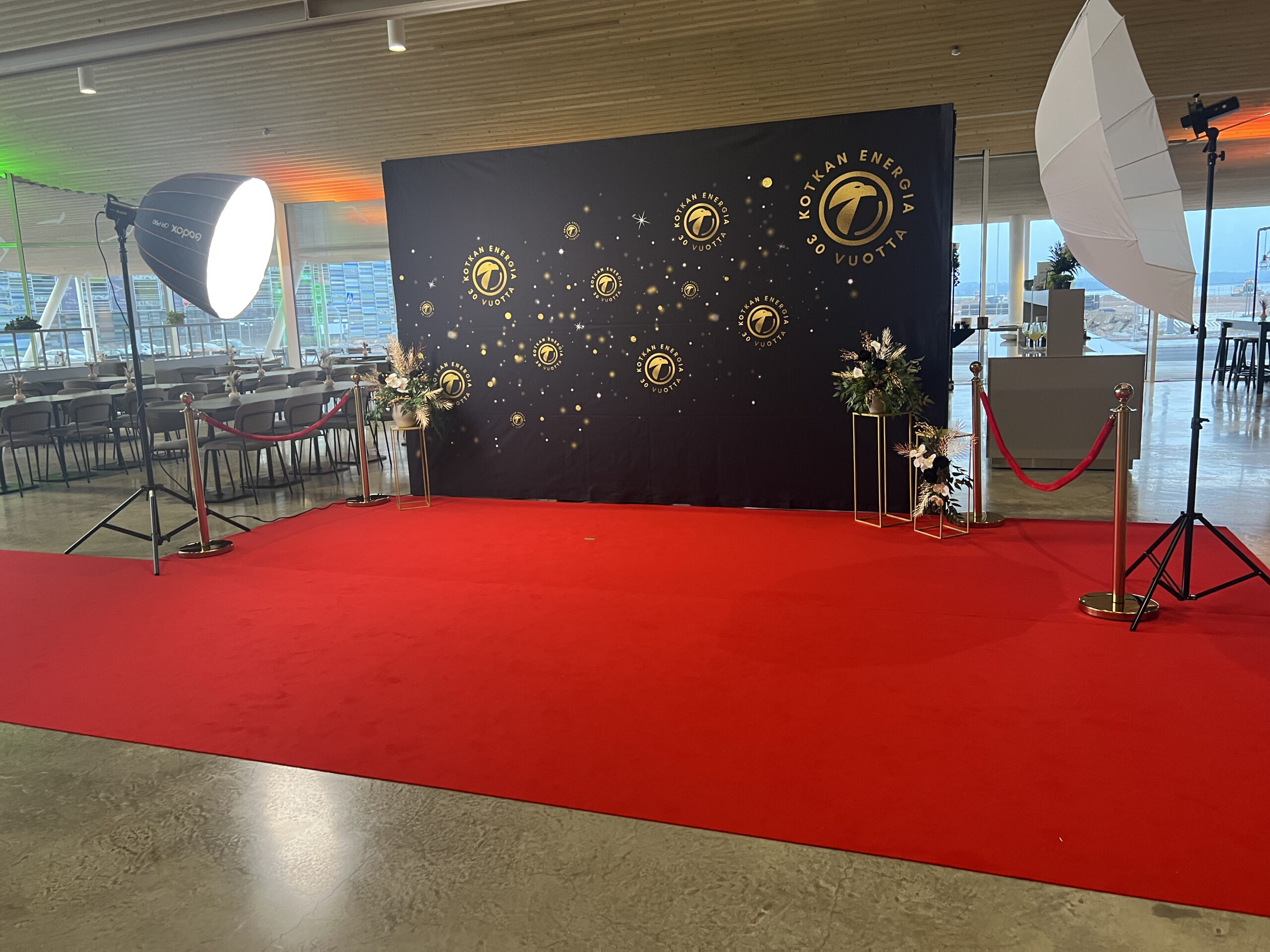 Kotkan Energian 30-vuotisjuhlien kuvausseinä