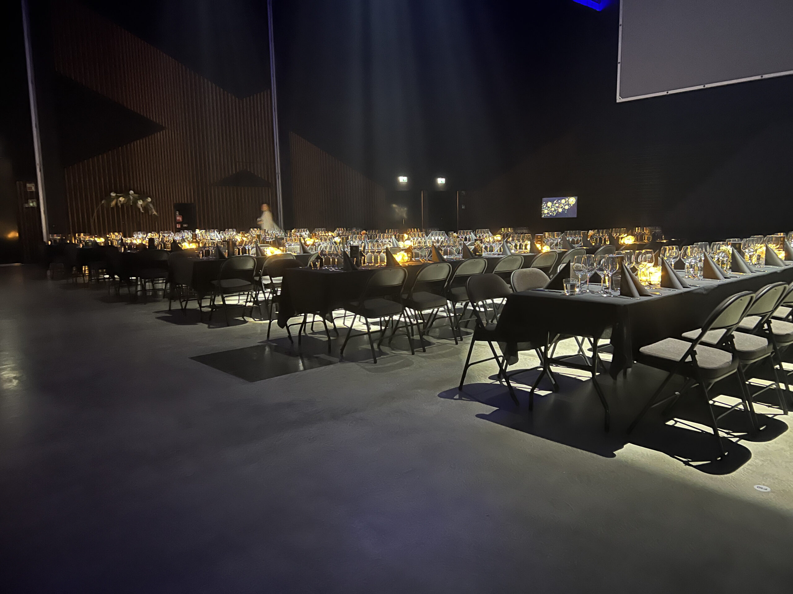 Kotkan Energian 30-vuotisjuhlien pöytäkattaus