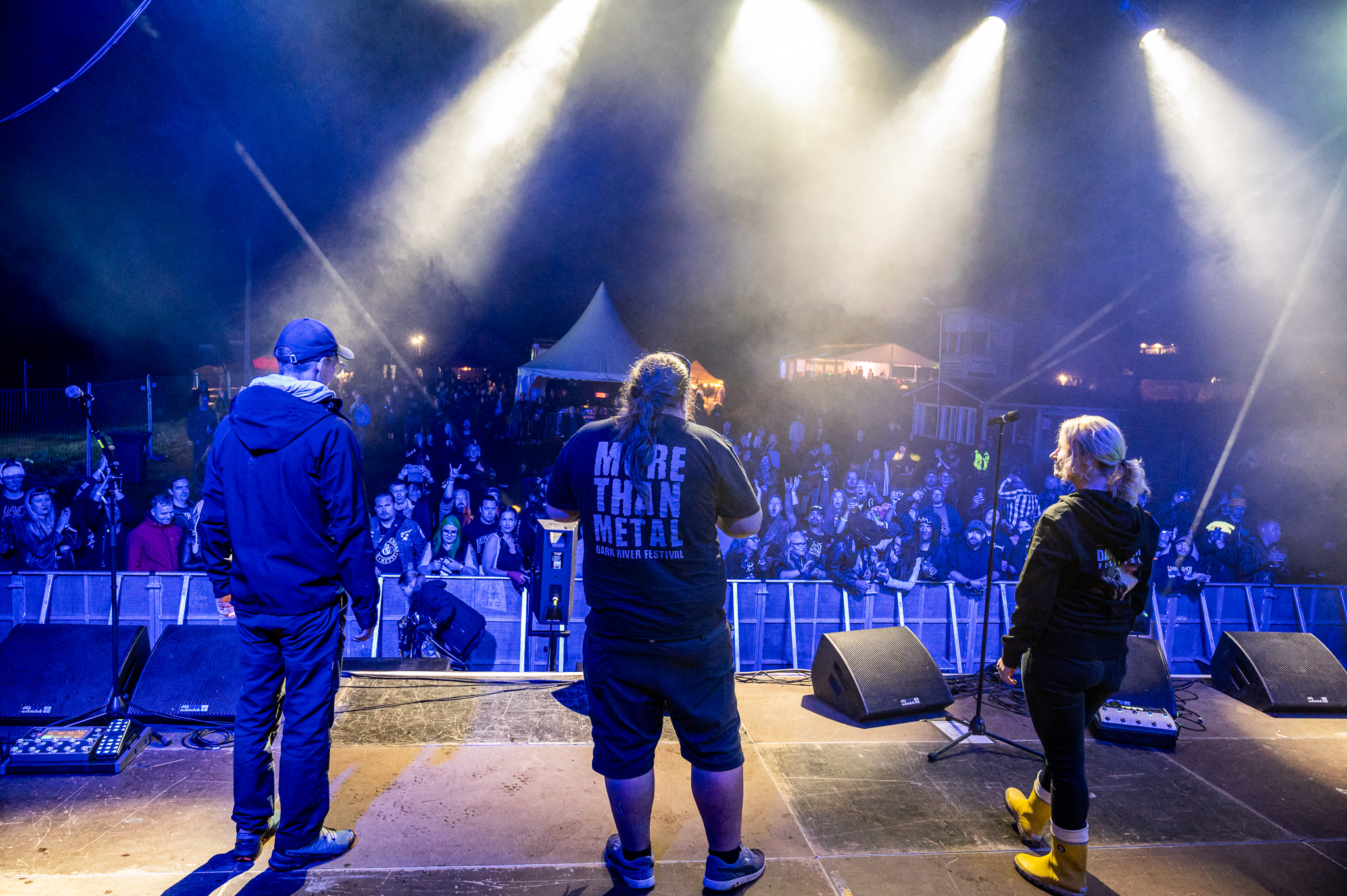 East Coast Events tiimi Dark River Festivaalin lavalla